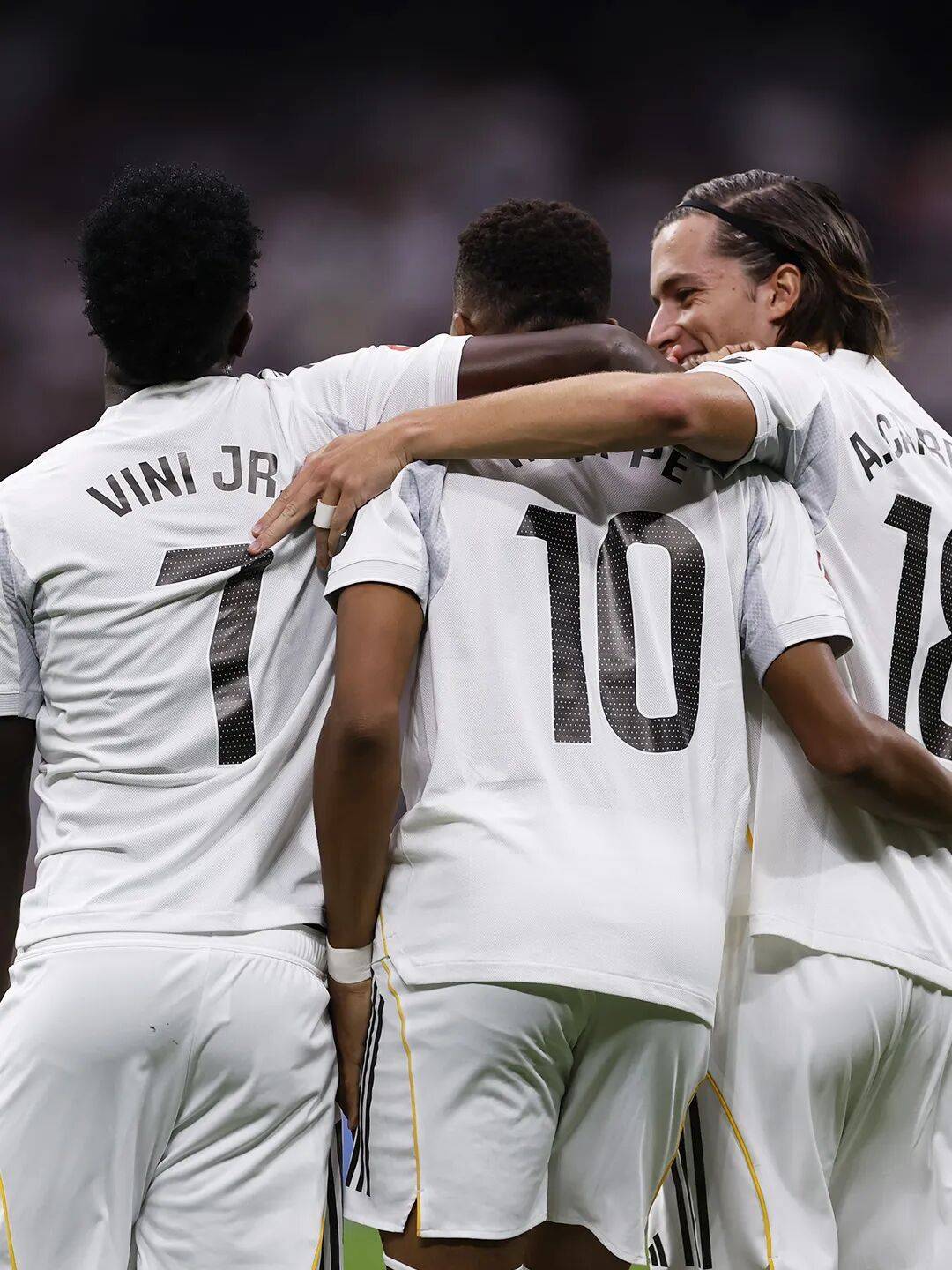 波兰逆转日本,姆巴佩统治全场 波兰逆转日本,姆巴佩统治全场