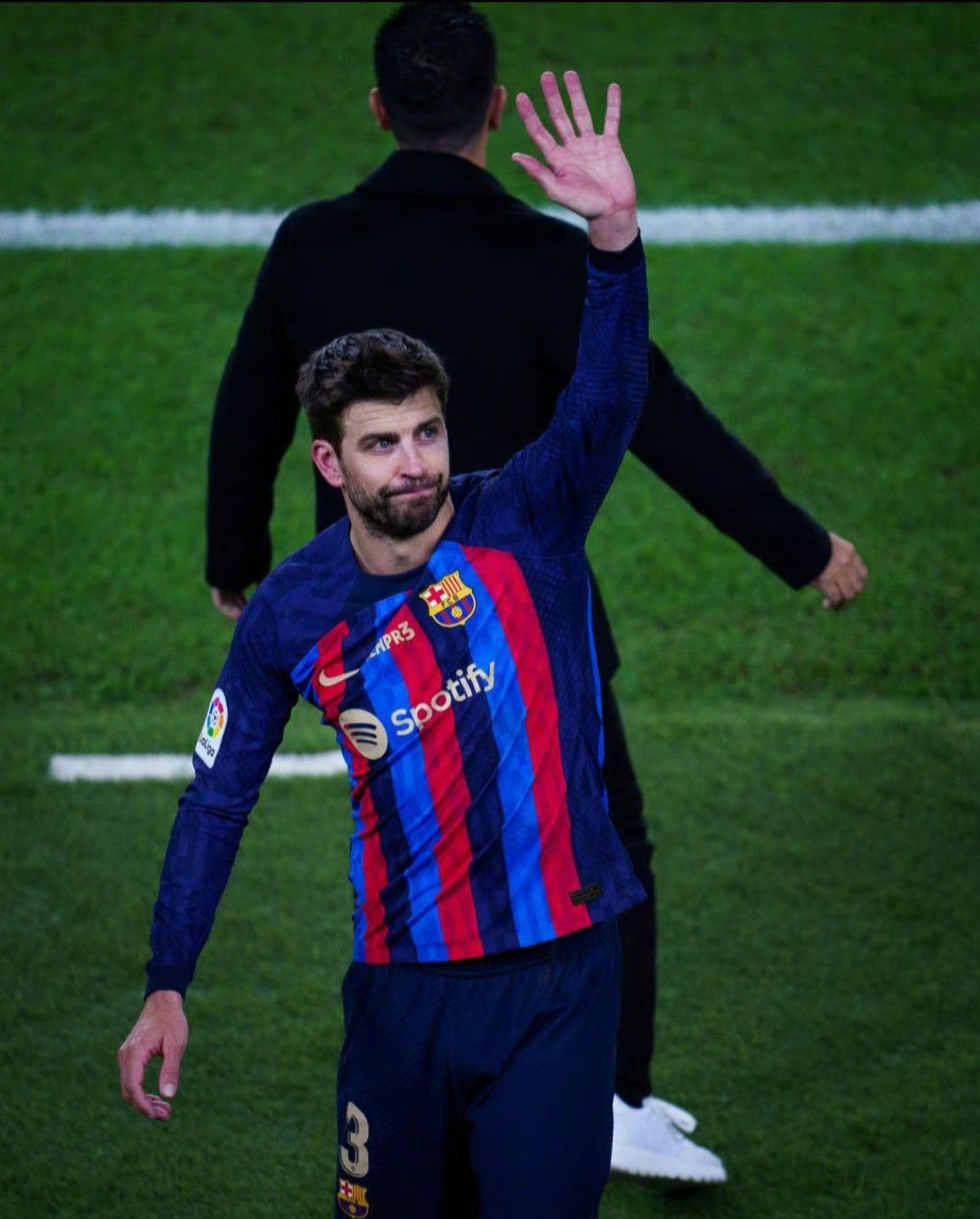 高尔夫传奇谢幕，球迷泪洒赛场