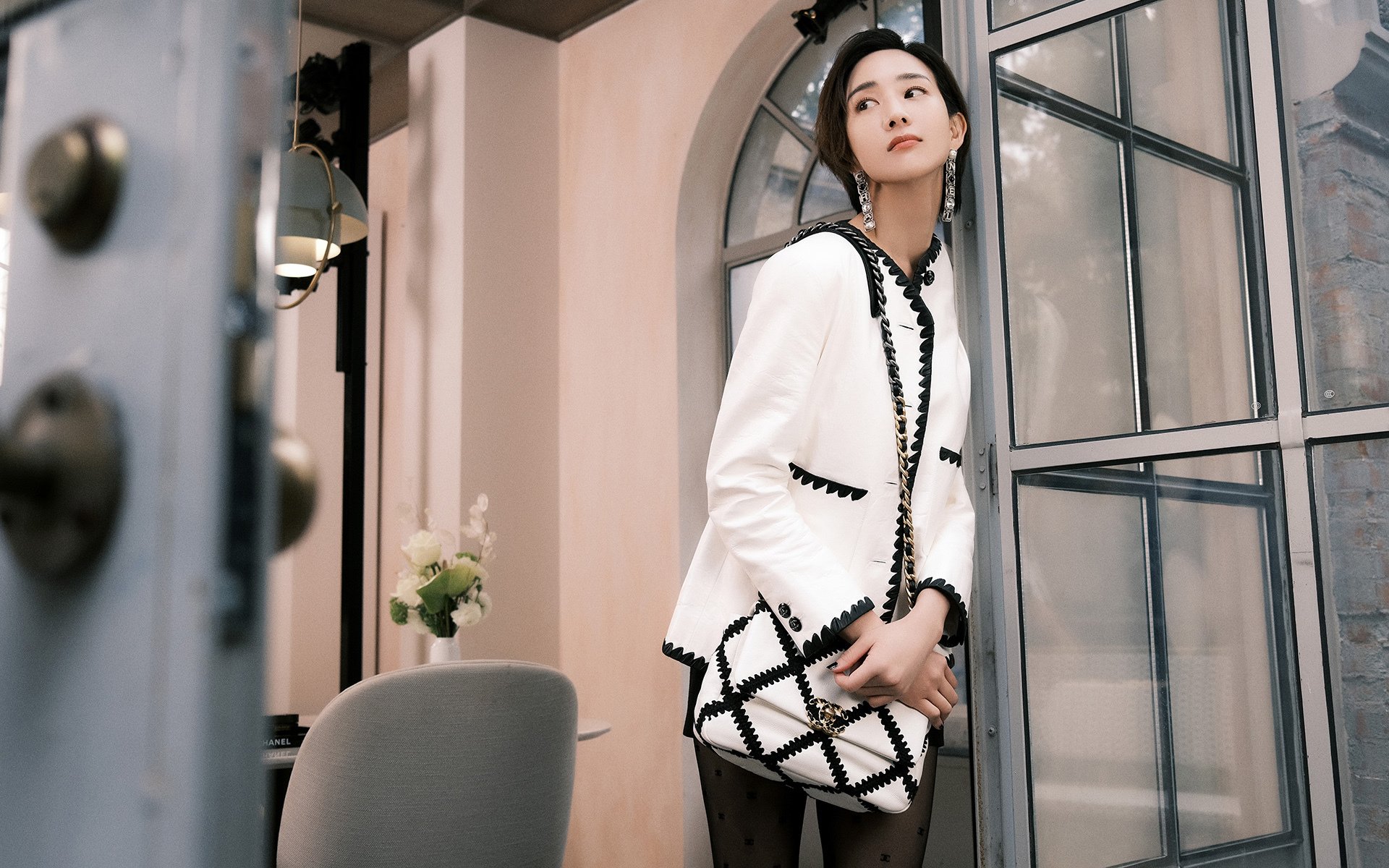 NBA季后赛焦点战当天，突尼斯加时取胜中国，一个男篮新星的跨界24小时